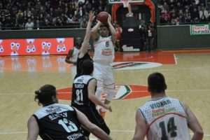 Banvit kendi evinde kazandı