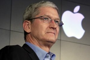 Tim Cook olay yaratan fotoğrafı kaldırdı