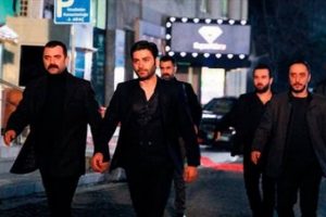 Sarsılmaz taht...