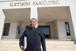 55 yaşındaki gazetecilik &ouml;ğrencisi sınıf birincisi
