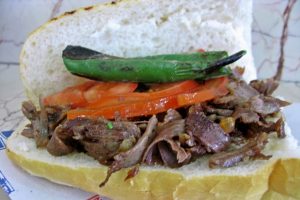 Almanya'da otob&uuml;ste d&ouml;ner yiyen yolcu, polis zoruyla indirildi