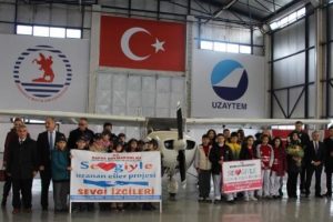 Bafralı &ouml;ğrenciler u&ccedil;akla il&ccedil;e &uuml;zerinde u&ccedil;tu