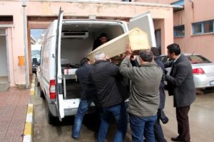 Eşiyle barışmasına engel olan kızını vurup intihar etti