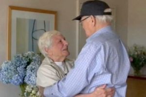 İki sevgili 72 yıl sonra bir araya geldi
