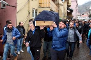 Zonguldak'ta kazada &ouml;len gen&ccedil; toprağa verildi