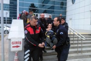 Adliyede yumruklar konuştu: 1'i polis 2 yaralı