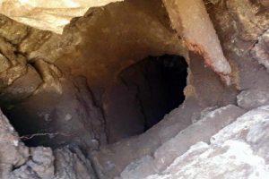 Kaldırım &ccedil;&ouml;kt&uuml;, ortaya mağara &ccedil;ıktı