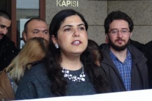 İzmir'de avukatlardan su&ccedil; duyurusu