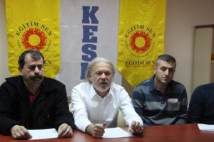 İzmir'de protesto g&ouml;sterisinde g&ouml;zaltına alınmaya tepki