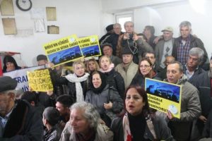 Mersin'de &ccedil;evreciler &Ccedil;ED toplantısı yapılan kahveyi işgal etti