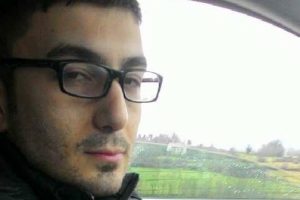 Polis olan babasını &ouml;ld&uuml;rd&uuml;, 2 kişiyi yaraladı, intihar etti
