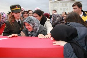 Bu acıya y&uuml;rek dayanmaz: "Ne olur gitme"