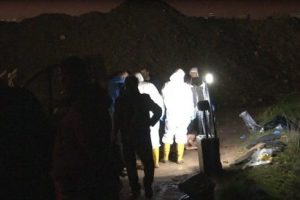 Darp ederek &ouml;ld&uuml;rd&uuml;kleri adamı su kanalına attılar
