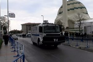 G&uuml;l'&uuml;n kayınpederinin cenaze t&ouml;reni i&ccedil;in yoğun &ouml;nlemler