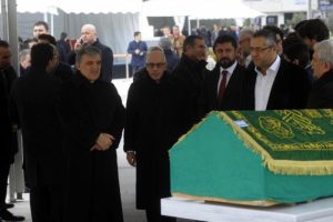 Abdullah G&uuml;l taziyeleri kabul ediyor