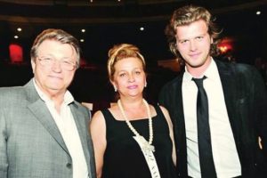 Kıvan&ccedil; Tatlıtuğ'un annesi ilk kez konuştu