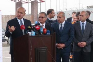 Akdoğan: Sınırınızı a&ccedil;ın diye akıl verenler, &ouml;nce kalplerini a&ccedil;sın