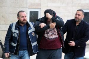 Dolandırıcılık iddiasıyla g&ouml;zaltına alındı, mahkemece serbest kaldı