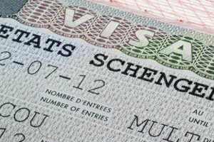 AB'den Yunanistan'a &uuml;&ccedil; ay m&uuml;hlet