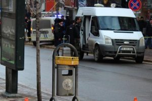 F&uuml;nyeyle patlatılan ş&uuml;pheli paket boş &ccedil;ıktı
