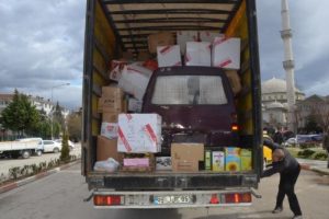 Bursa'da minib&uuml;s&uuml;n&uuml; Bayırbucak T&uuml;rkmenleri'ne bağışladı