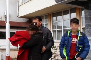 Kadın avukatın evinden altın &ccedil;aldıkları iddiasıyla 2 kişi tutuklandı