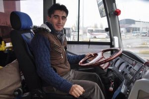Otob&uuml;s şof&ouml;r&uuml;nden &ouml;rnek davranış