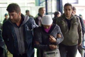 Hırsızlıktan aranan kadın 21. işinde yakalandı