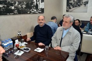 M&uuml;ezzinoğlu sabah namazından sonra Bursa'da vatandaşlarla &ccedil;orba i&ccedil;ti