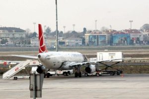 Park eden THY u&ccedil;ağı Katar Emiri'nin u&ccedil;ağına s&uuml;rtt&uuml;