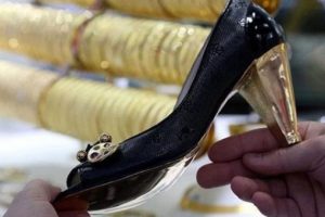 23 bin liralık &ouml;zel sipariş altın ayakkabı