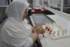Bursa'daki pastacılarda "Sevgililer G&uuml;n&uuml;" mesaisi