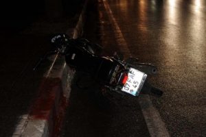 Motosiklet yayaya &ccedil;arptı: 1 &ouml;l&uuml;, 1 yaralı