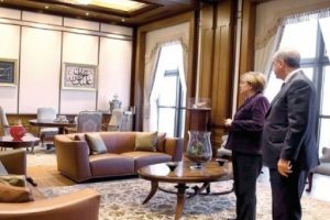 Erdoğan ile Merkel'i karşılayan hattın &ouml;yk&uuml;s&uuml;
