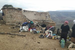 Siirt'te iki katlı ev &ccedil;&ouml;kt&uuml;: 3 &ouml;l&uuml;, 2 yaralı