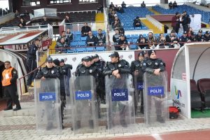 Bursa'da Amed Sportif ma&ccedil;ı i&ccedil;in geniş g&uuml;venlik &ouml;nlemi
