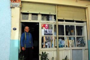 &Uuml;nl&uuml;lerin terzisinin 60 yıllık emeği bir g&uuml;nde yok oldu