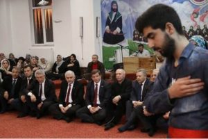 Davutoğlu Erzincan'da cemevini ziyaret etti