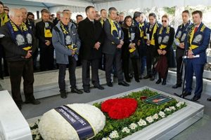Mustafa Ko&ccedil;'u Sevgililer G&uuml;n&uuml;'nde yalnız bırakmadı