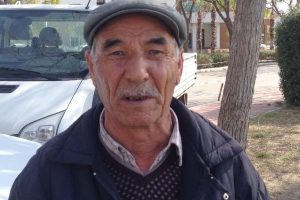 Maaşını &ccedil;ektiği ATM kartını &ccedil;aldırdı
