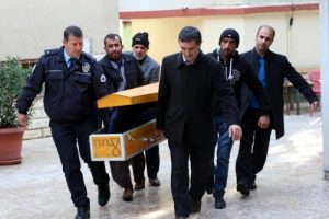 Cami tuvaletinde aşırı dozda uyuşturucudan &ouml;ld&uuml;