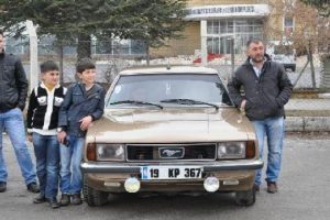 Klasik otomobil tutkunları bir araya geldi