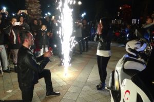 Motorcunun evlilik teklifi b&ouml;yle olur