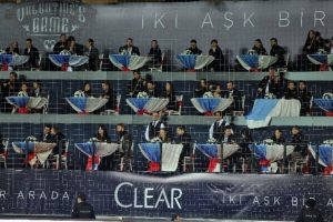 Sevgililer G&uuml;n&uuml;'ne &ouml;zel trib&uuml;n