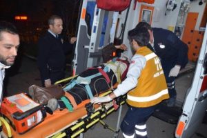 Otomobil, yayalara &ccedil;arptı: 5 yaralı