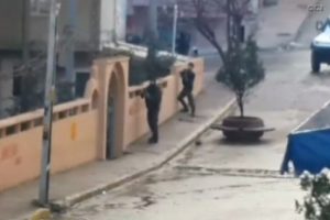Korsan g&ouml;steriye polis m&uuml;dahalesi