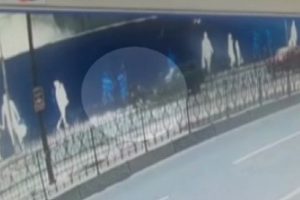 Yağmurdan ka&ccedil;arken doluya tutuldular!