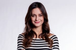 &Uuml;nl&uuml; isimler kızların okuması i&ccedil;in harekete ge&ccedil;iyor