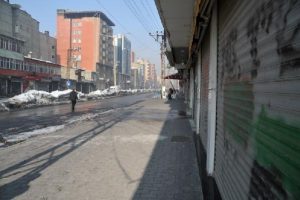 Van ve Hakkari'de kepenkler a&ccedil;ılmadı