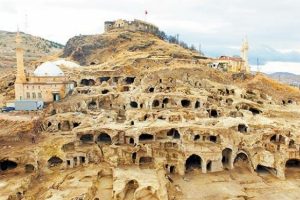 TOKİ yeraltı şehri bulunca &ccedil;alışmaları durdurdu